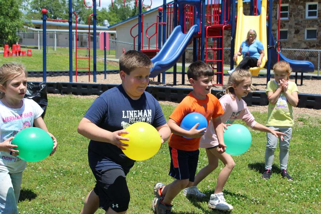 kids balloon racing