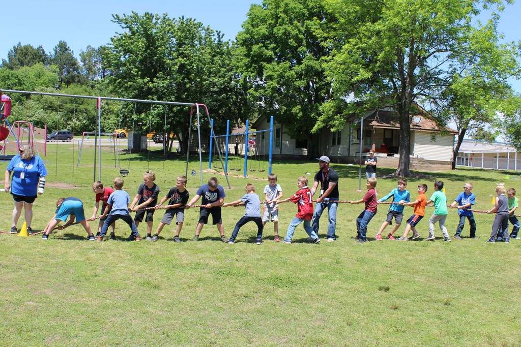 kids and adults tugging on a rope