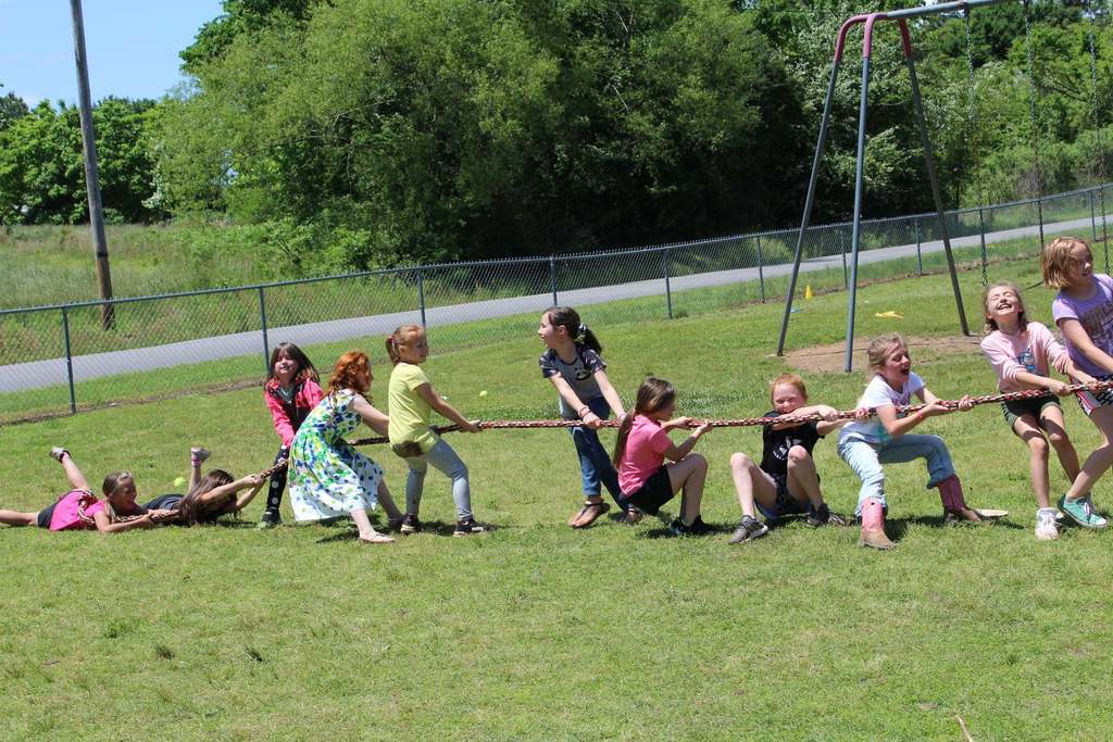 kids tugging on a rope