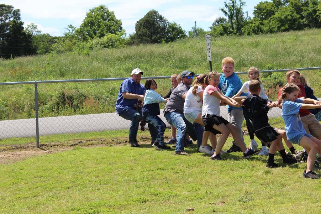 kids and adults tugging on a rope